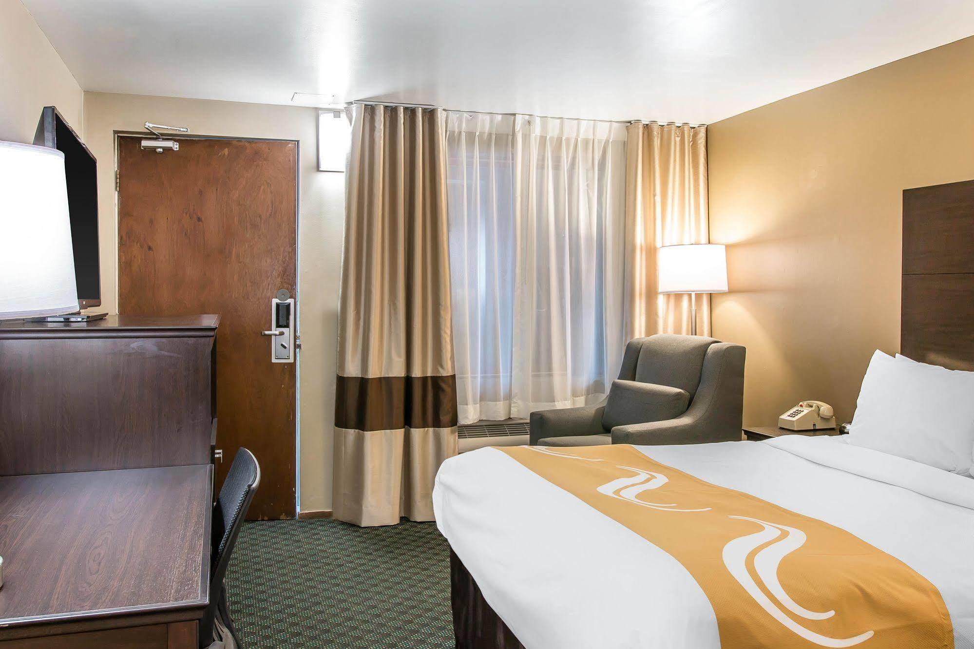 Quality Inn & Suites Хоутън Екстериор снимка